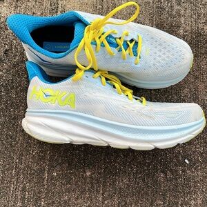 In good condition Hoka Clifton 9 Mens running shoe. size shoe is 12D.